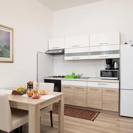 Four Modern Apartment'S At Antique Villa, Castropola 8, Pula, City Center Exterior photo